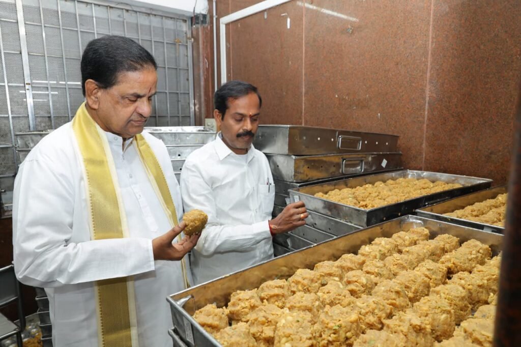 లడ్డూల విక్రయ కేంద్రంలో ఆకస్మిక తనిఖీలు