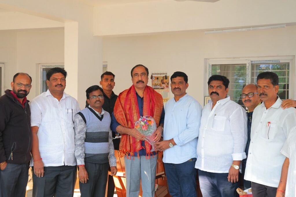 టిపియుఎస్ జిల్లా నూతన కార్యవర్గ సభ్యులను అభినందించిన ఎమ్మెల్యే