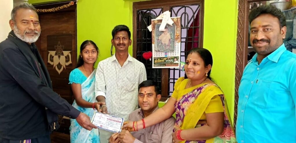 మార్కండేయ మందిరానికి విరాళం అందజేత