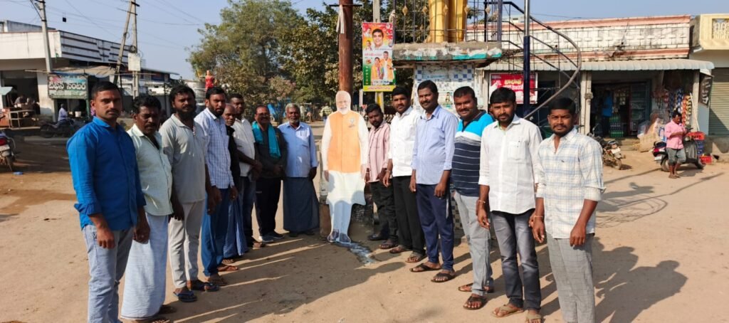 పీఎం నరేంద్ర మోడీకి పాలాభిషేకం