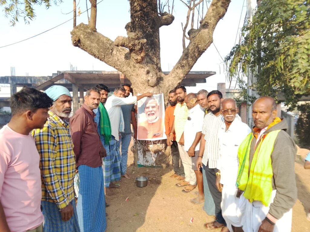 మోడీ చిత్రపటానికి పాలాభిషేకం