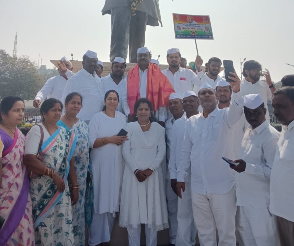 గాంధీభవన్ లో కాంగ్రెస్ పార్టీ ఆవిర్భావ దినోత్సవ వేడుకలు