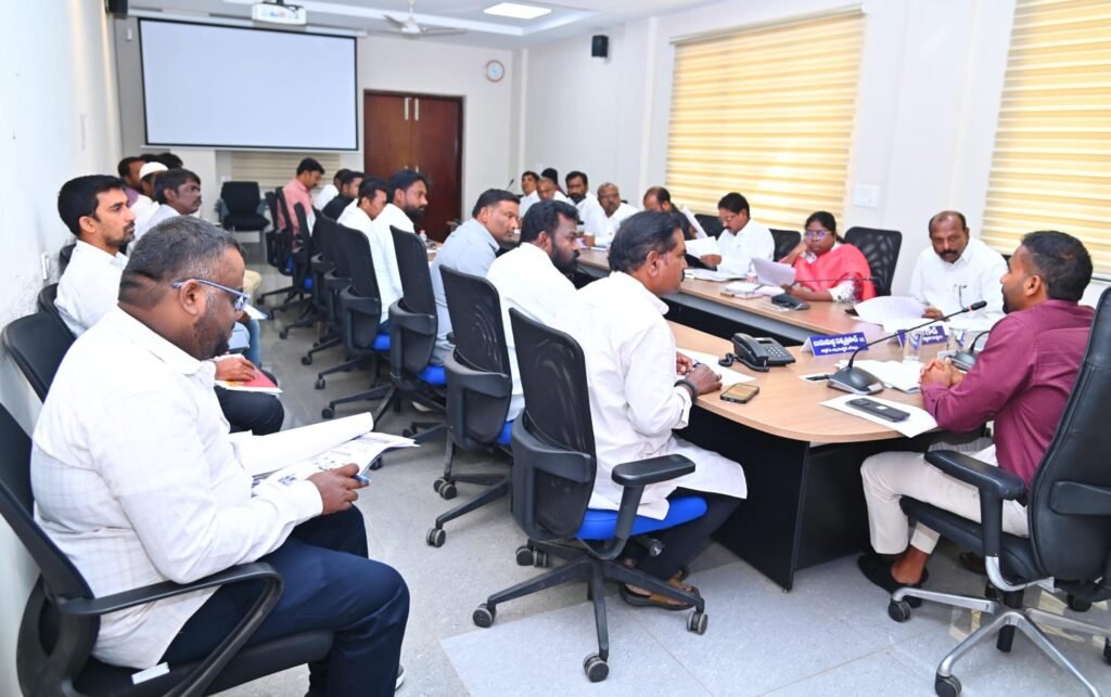 మున్సిపల్ ఎన్నికల దృష్ట్యా రాజకీయ పార్టీ ప్రతినిధులతో కలెక్టర్ సమావేశం