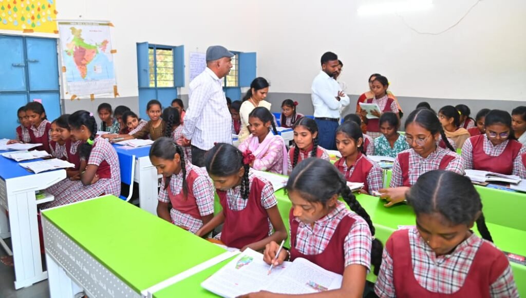 ప్రభుత్వ పాఠశాల విద్యార్థులకు మెరుగైన విద్యాబోధన అందించడమే ప్రభుత్వ లక్ష్యం.జిల్లా కలెక్టర్