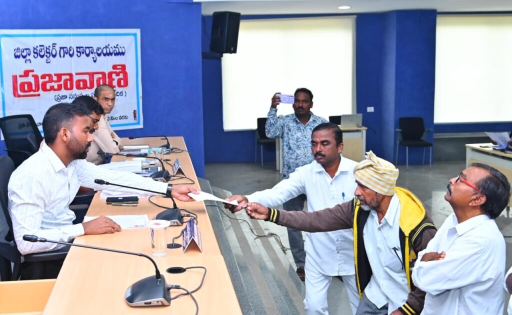 ప్రజావాణి అర్జీలను స్వీకరించిన జిల్లా కలెక్టర్ సత్య ప్రసాద్
