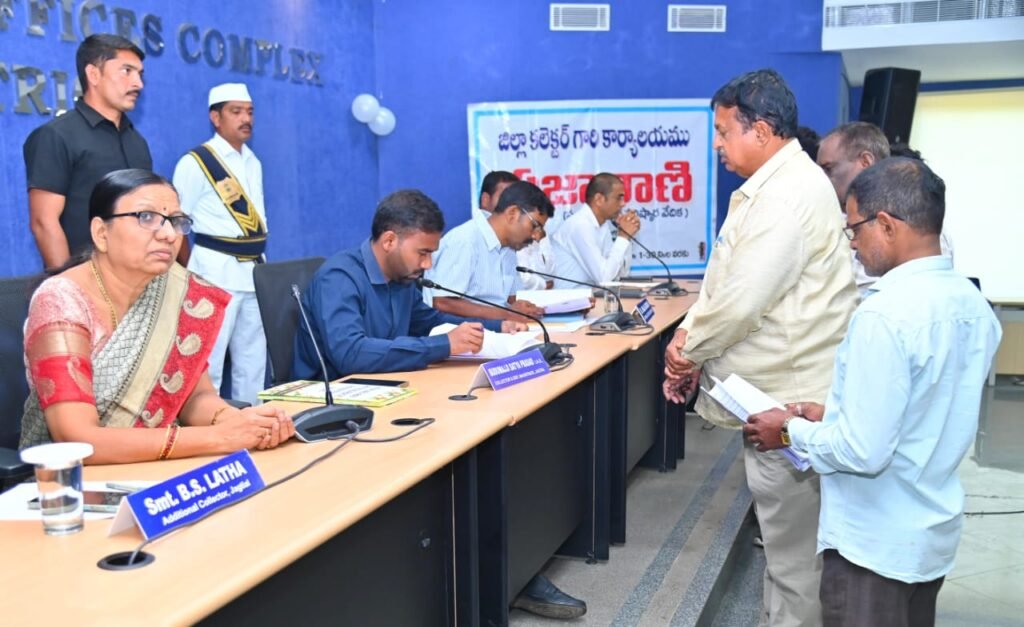 ప్రజావాణి వినతులపై పరిష్కారానికి చొరవ చూపాలి: కలెక్టర్
