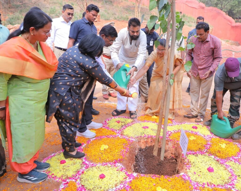 జంతు ప్రదర్శనశాలను పరిశీలించిన డిప్యూటీ సీఎం