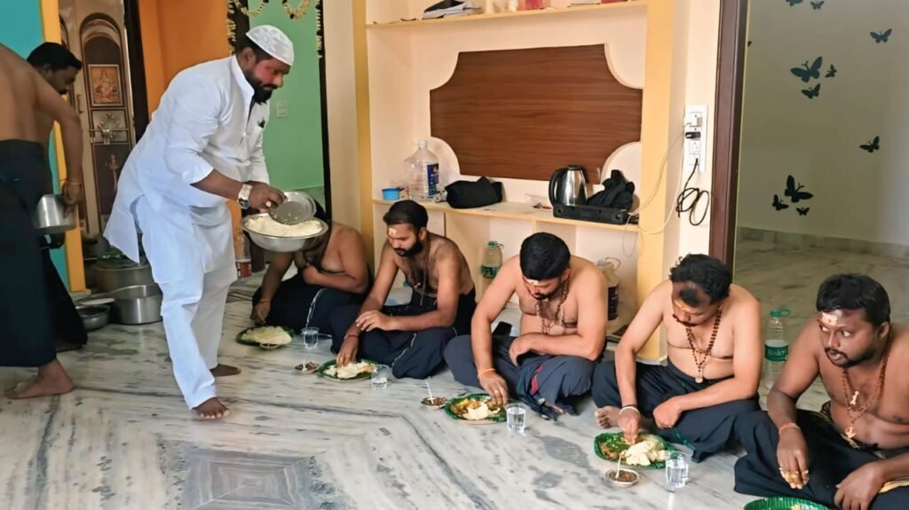 అయ్యప్ప స్వాములకు ముస్లిం సోదరుడి అన్న ప్రసాదం