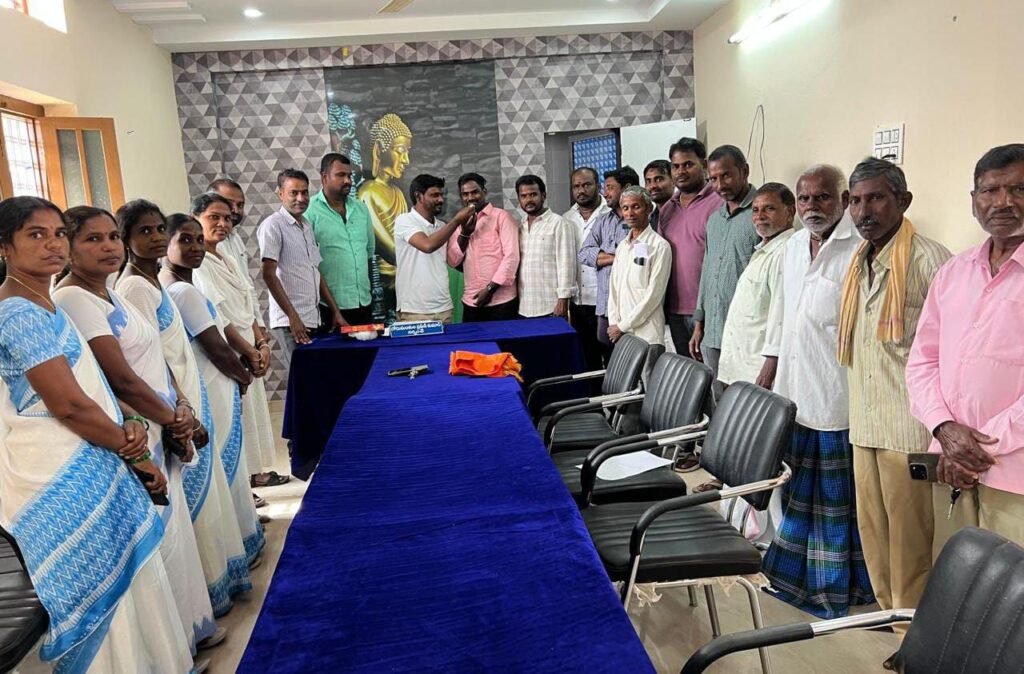 నూతన పంచాయతీ కార్యదర్శికి ఘన సన్మానం