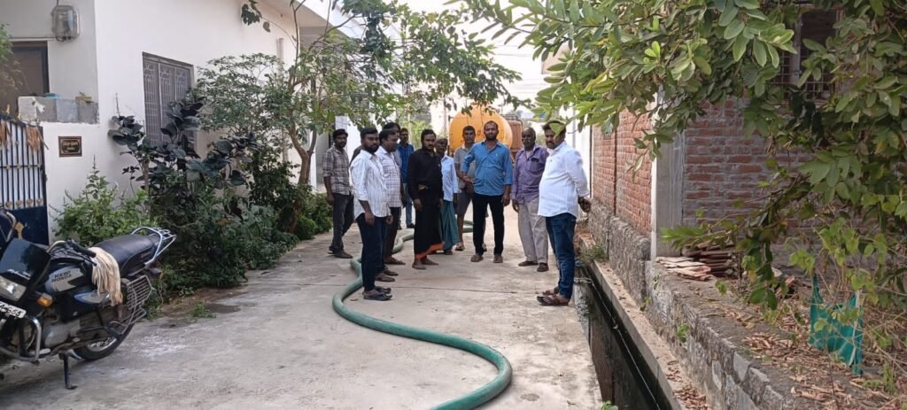 పరిసరాల పరిశుభ్రత పాటించాలి: సర్పంచ్ మామిడి రాజు