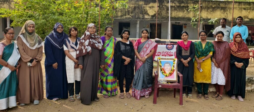 మహిళా లోకానికే ఆదర్శం సావిత్రీబాయి ఫూలే