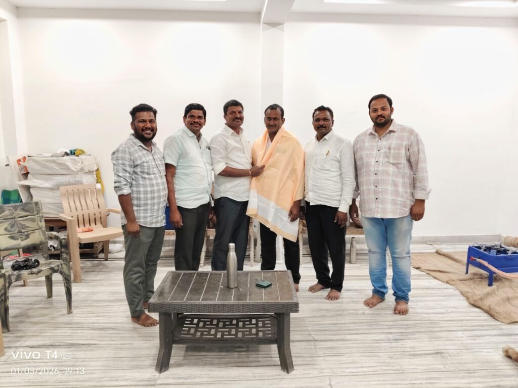 బీసీ సంక్షేమ సంఘం ఆధ్వర్యంలో సర్పంచ్ కు ఘన సన్మానం