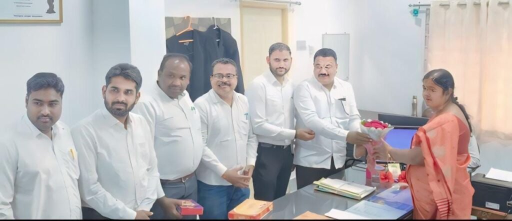 జిల్లా జడ్జిని కలసిన బార్ సభ్యులు