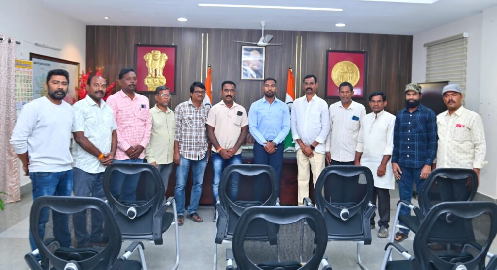 మర్యాద పూర్వకంగా జిల్లా కలెక్టర్ ను కలిసిన ప్రెస్ క్లబ్ నూతన కార్యవర్గం