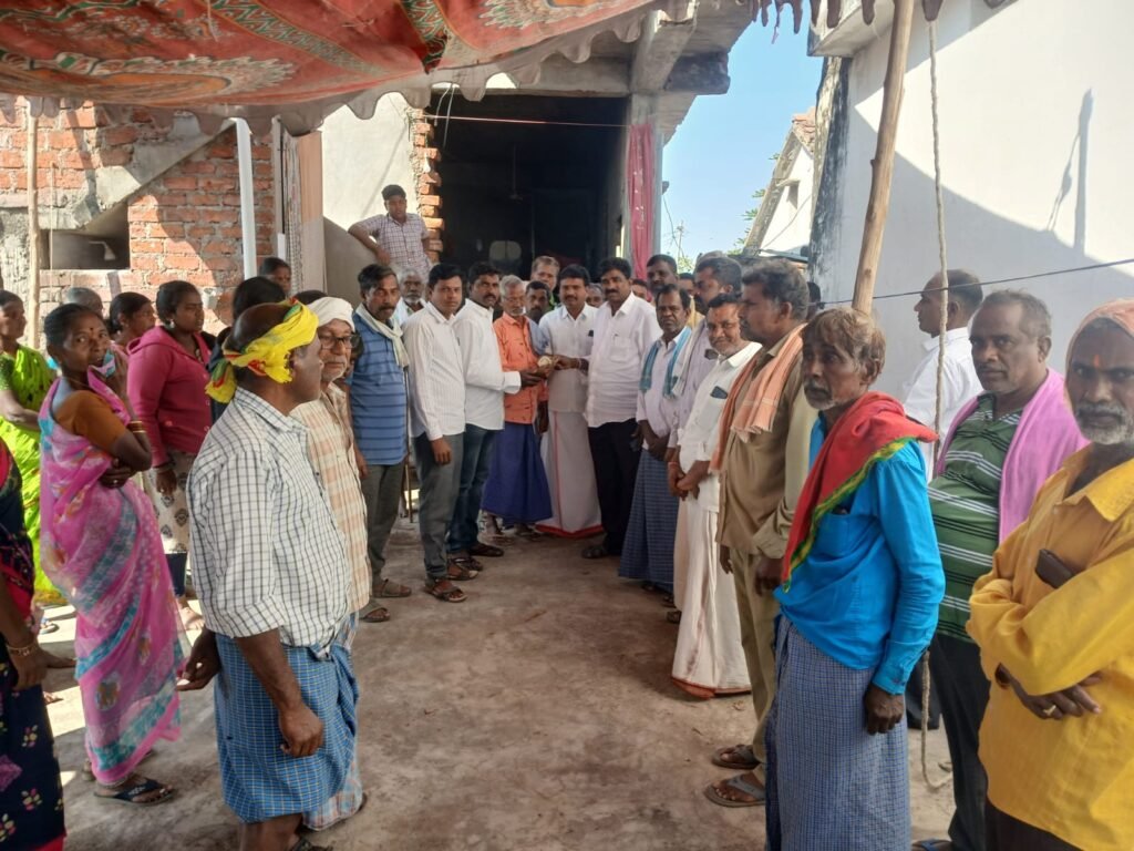 అంత్యక్రియల నిమిత్తం తక్షణ సహాయం చేసిన సర్పంచ్