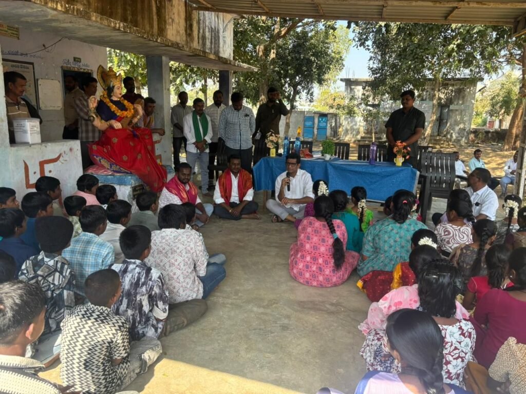 మొబైల్ ఫోన్లకు దూరంగా ఉండి చదువు పైన దృష్టి పెట్టాలి.&nbsp; ఎమ్మెల్యే సంజయ్