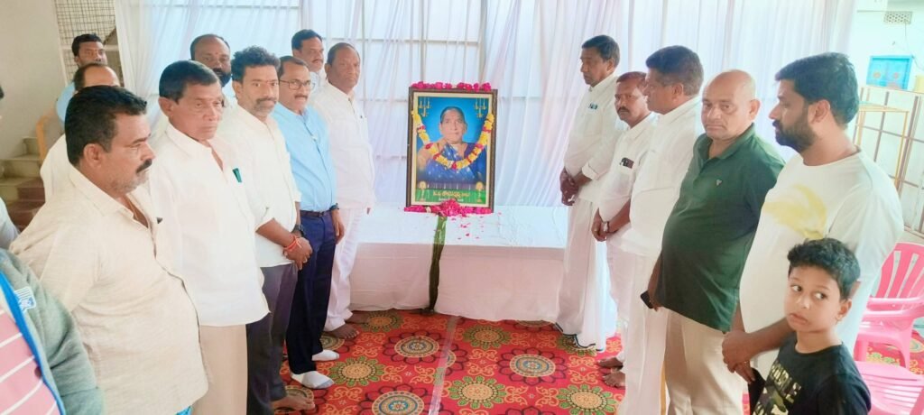 లోక బాపురెడ్డిని పరామర్శించిన మాజీ మంత్రి కొప్పుల ఈశ్వర్