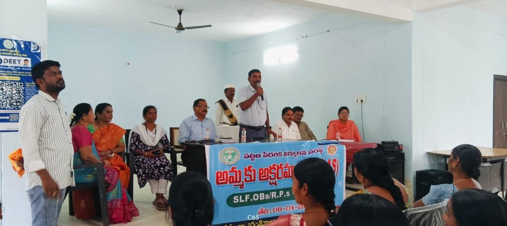 అమ్మకు అక్షరమాల కార్యక్రమంలో పాల్గొన్న అదనపు కలెక్టర్