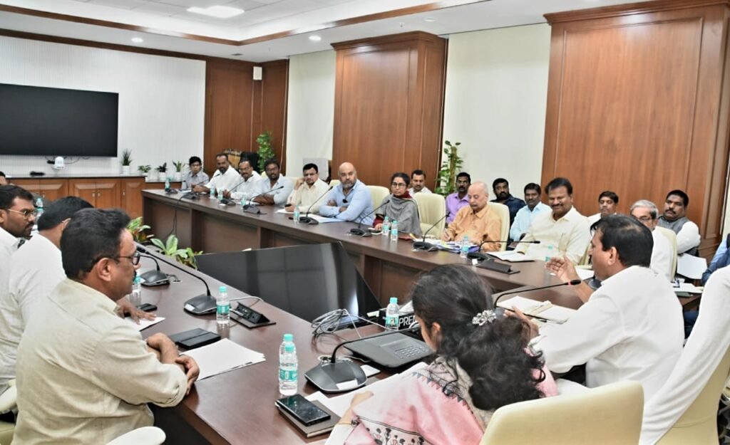 అర్హులైన జర్నలిస్టులందరికీ అక్రెడిటేషన్ కార్డులిస్తాం