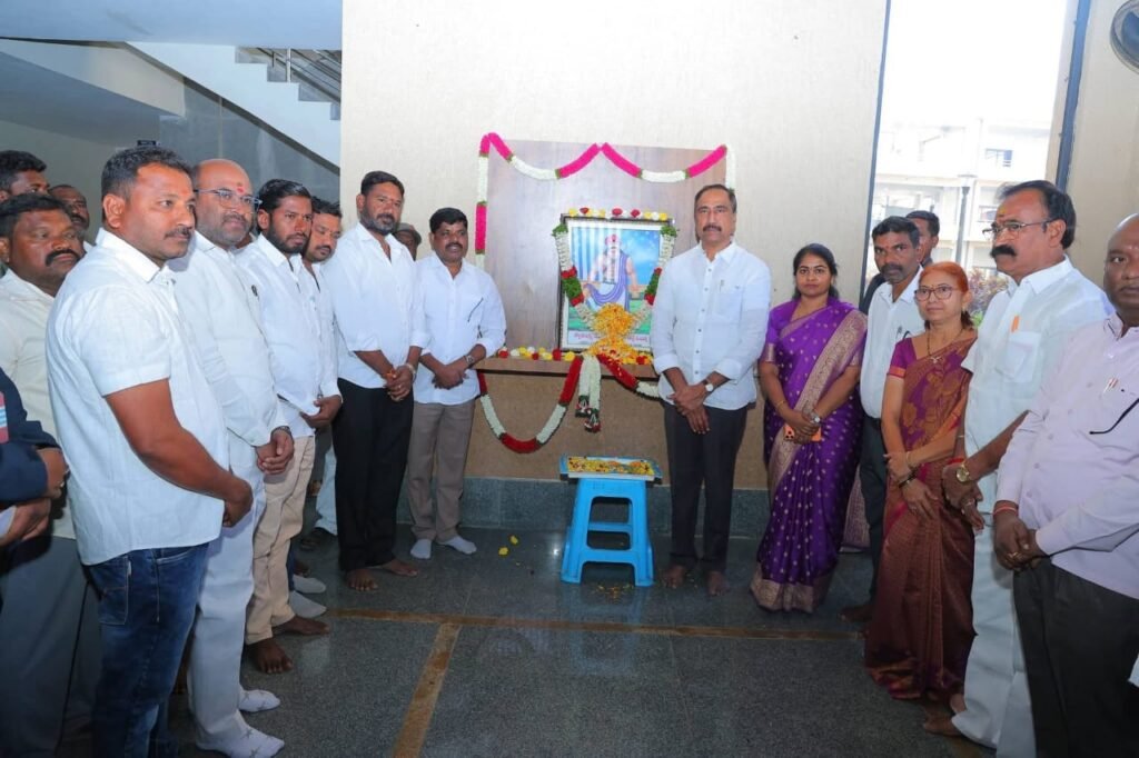 కలెక్టరేట్ లో ఓబన్న జయంతి వేడుకలు