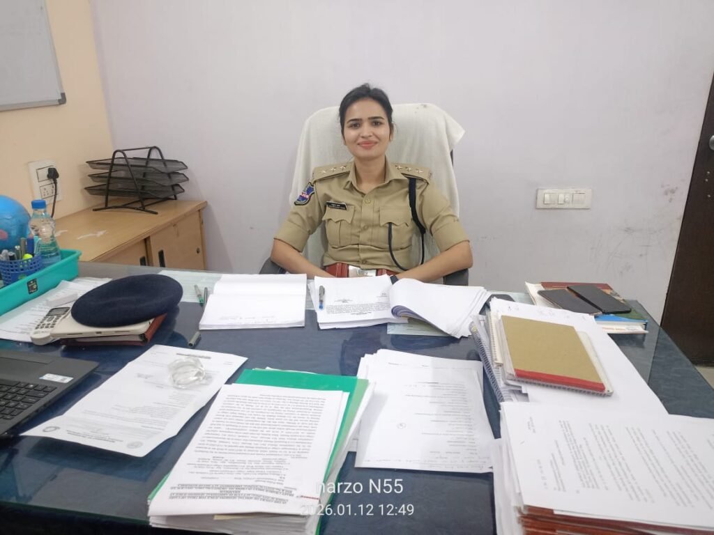 కోడి పందాలు నిర్వహిస్తే కఠిన చర్యలు తప్పవు.