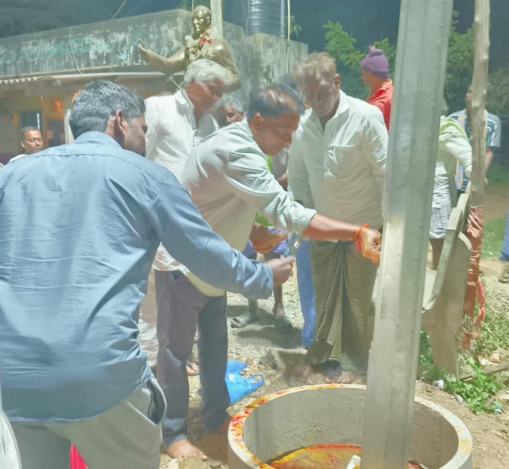 సెంట్రల్ లైటింగ్ ప్రారంభించిన సర్పంచ్ శెట్టిపల్లి శ్రీనివాసరావు