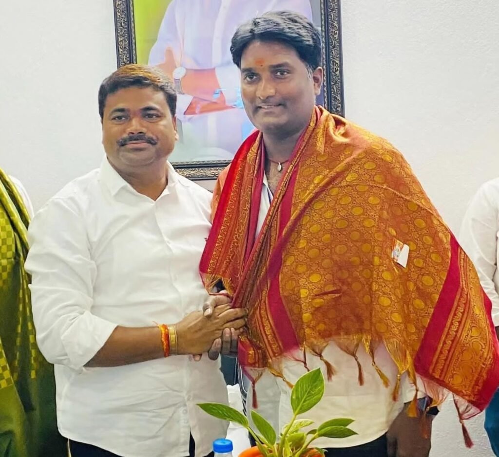 మల్యాల మార్కెట్ కమిటీ వైస్ చైర్మన్‌గా కొండూరి రాజేష్