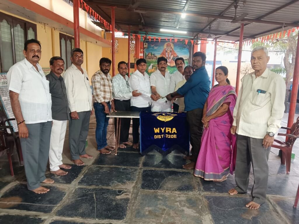 చికిత్స పొందుతున్న బాలికకు వైరా లైన్స్ క్లబ్ రూ.10000 ఆర్థికసాయం