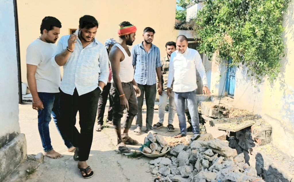 ప్రత్యేక పారిశుద్ధ్య పనులను పర్యవేక్షించిన వార్డు ఇంచార్జీ