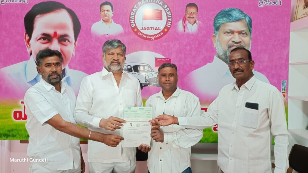 సిఎం సహాయ నిధి చెక్కులను అందజేసిన ఎమ్మెల్సీ