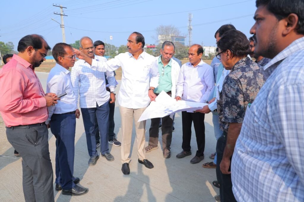 అభివృద్ధి తో పాటు సంక్షేమ పథకాలు అమలు అవుతున్నాయి. ఎమ్మెల్యే