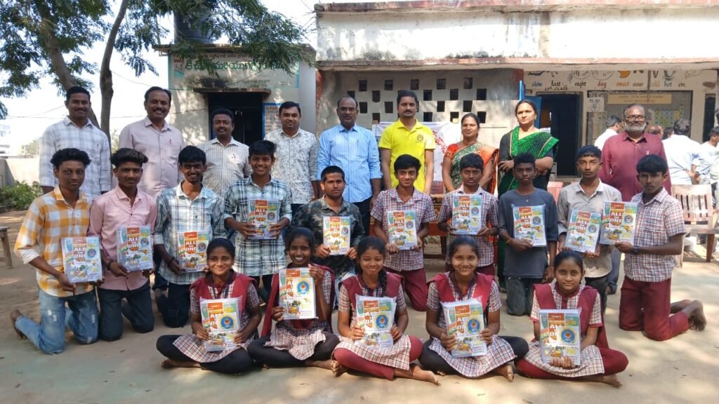 ఎస్ఎస్సీ విద్యార్థులకు స్టడీ మెటీరియల్ పంపిణీ