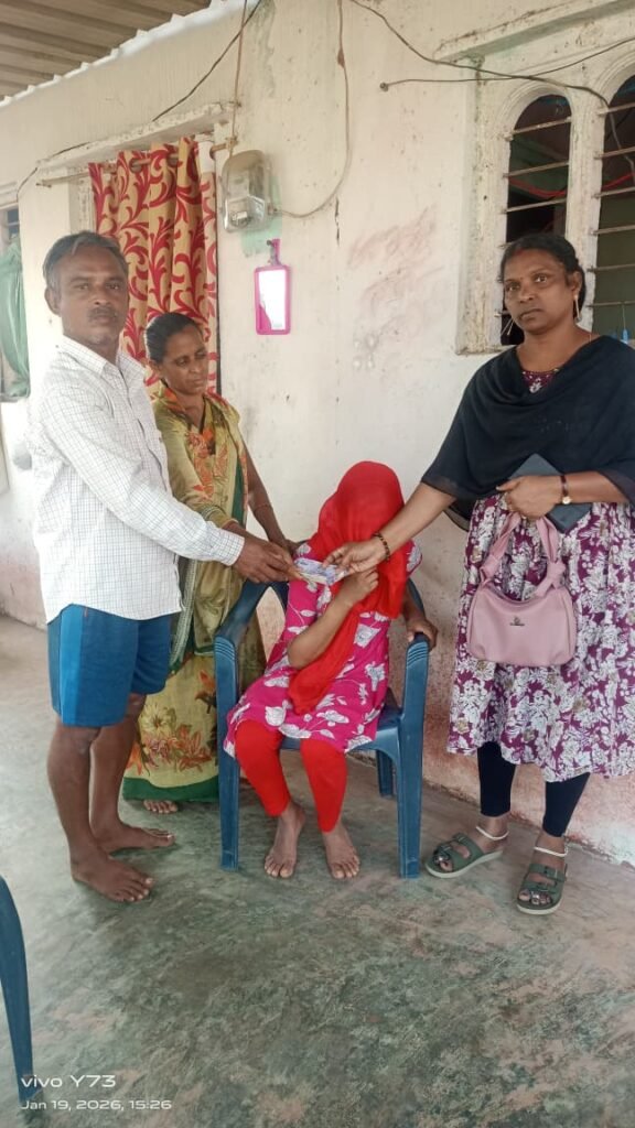 బాధిత కుటుంబానికి కంచర్ల వీణ కుమారి ఆర్థిక సహాయం