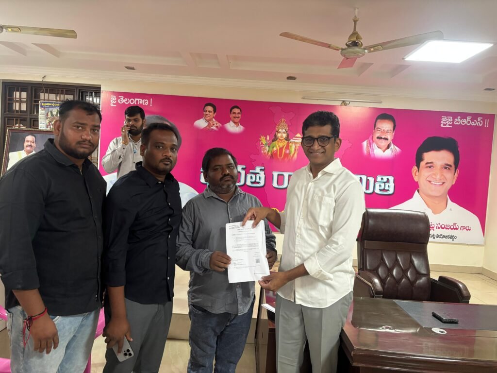 ఏల్వోసీ అందించిన ఎమ్మెల్యే డాక్టర్ కల్వకుంట్ల సంజయ్