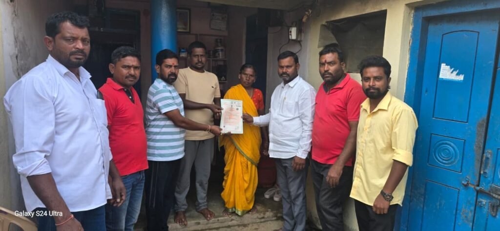 మృతుల కుటుంబాలను పరామర్శించిన పంచాయతీ పాలకవర్గం..