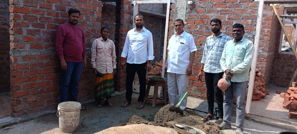 నిర్మాణంలో ఉన్న ఇందిరమ్మ ఇళ్ల పనుల పరిశీలన.