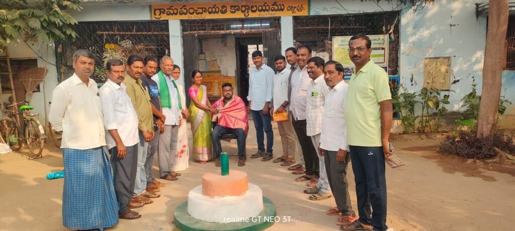 యువకున్ని సన్మానించిన పంచాయతీ పాలకవర్గం