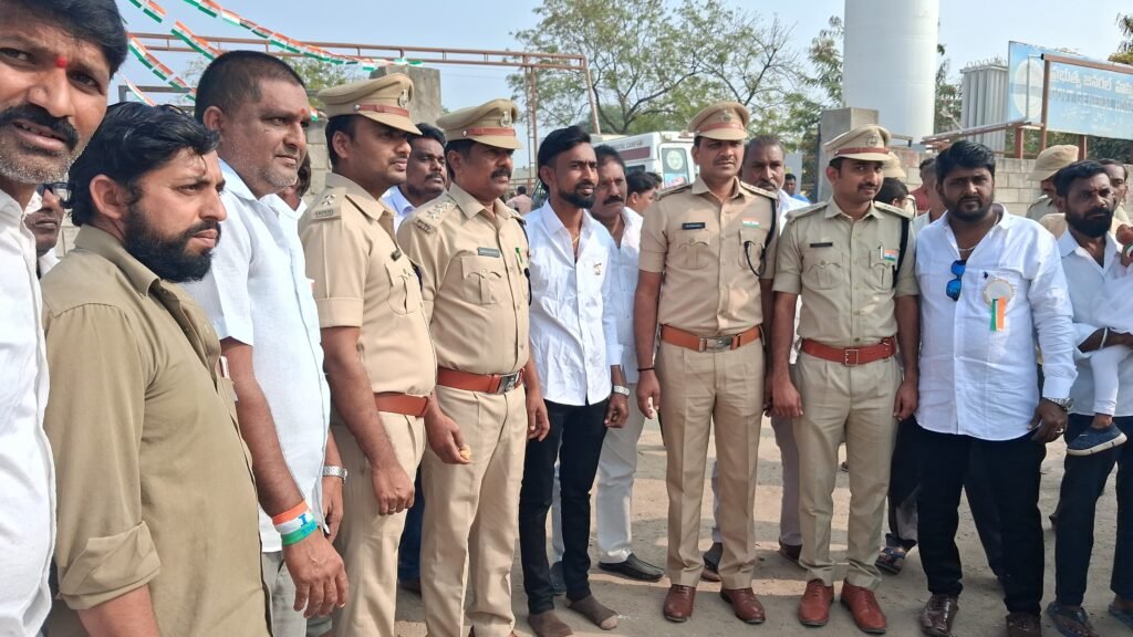 మత శిశు ఆటో స్టాండ్ వద్ద గణతంత్ర వేడుకలు