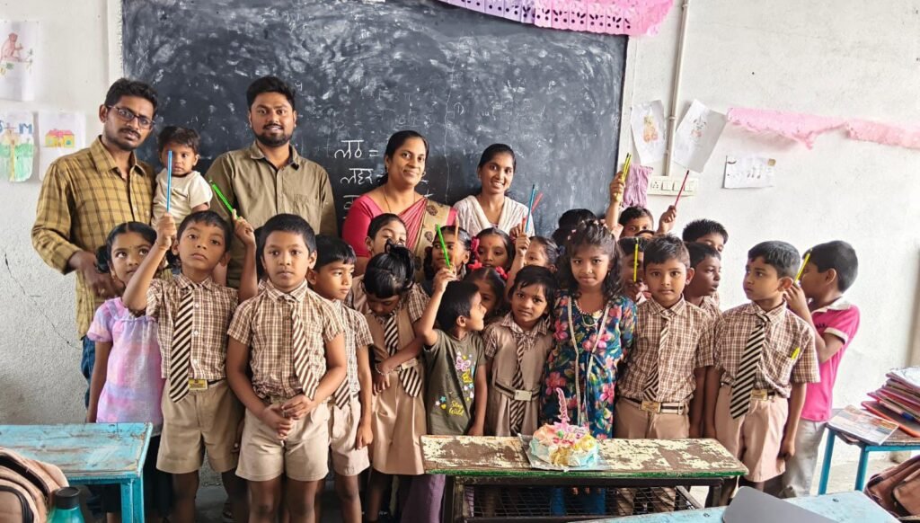 తోటి విద్యార్థుల సమక్షంలో ‘జాయ్’ జన్మదిన వేడుక..