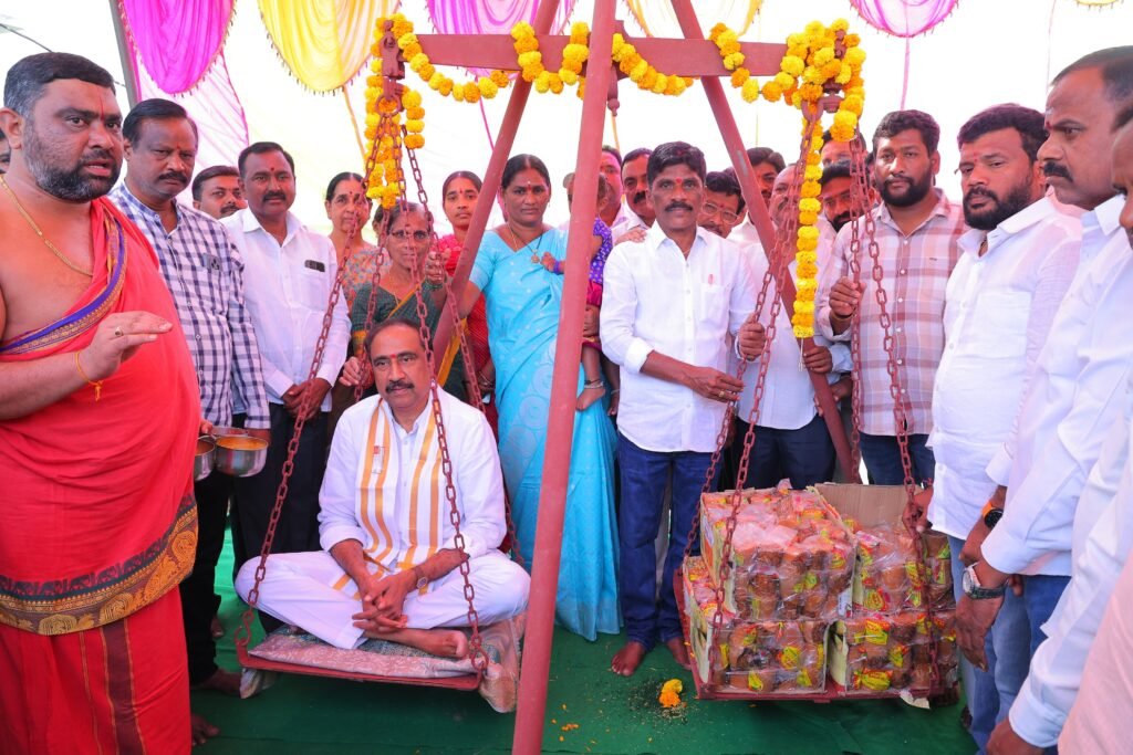 బంగారం తో(బెల్లం) తులాభారం సమర్పించిన ఎమ్మెల్యే