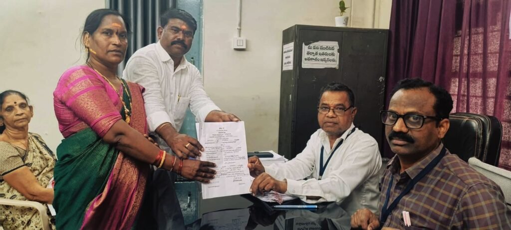 అట్టహాసంగాస బిఆర్ఎస్ అభ్యర్థి నామినేషన్