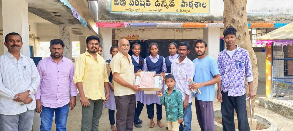 పెళ్లిరోజు సందర్భంగా పరీక్ష ప్యాడ్స్ పెన్నులు పంపిణీ