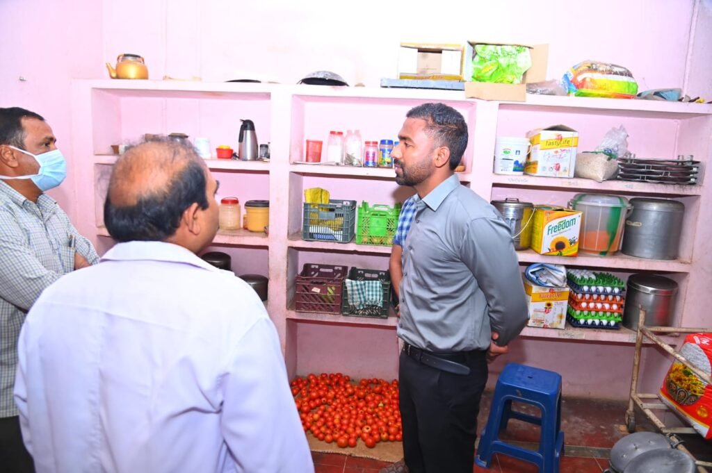 రోగులకు అవసరమైన మందులు అందుబాటులో ఉంచాలి.. కలెక్టర్ బి.సత్య ప్రసాద్