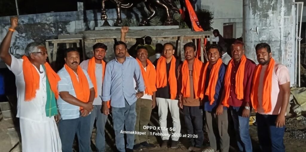 శివాజీ విగ్రహాన్ని అడ్డుకున్న పలువురు..?