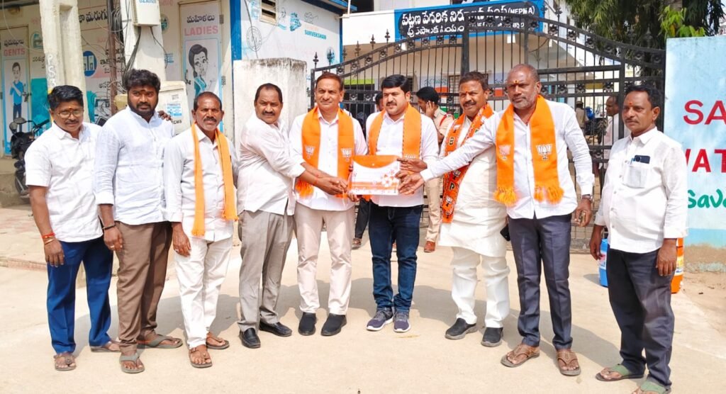 బిజెపి బీ-ఫామ్ లు సమర్పించిన నాయకులు