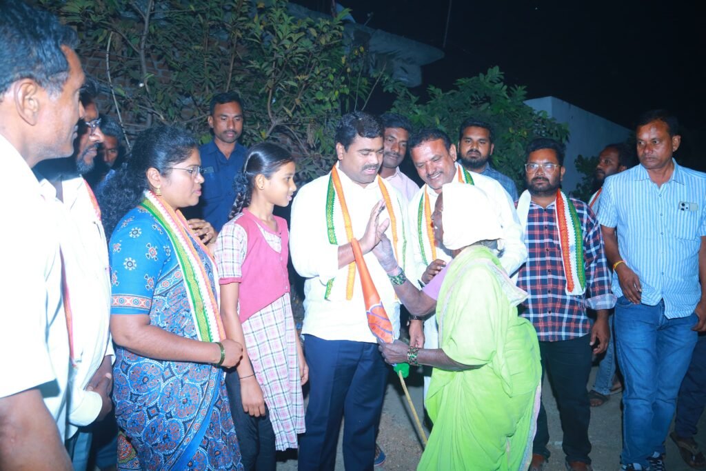 ఇంటింటి ప్రచారంలో పాల్గొన్న ఎమ్మెల్యే మేడిపల్లి సత్యం