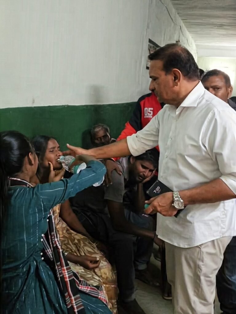 బాధితులను పరామర్శించిన బిజెపి నాయకులు డాక్టర్ రఘు