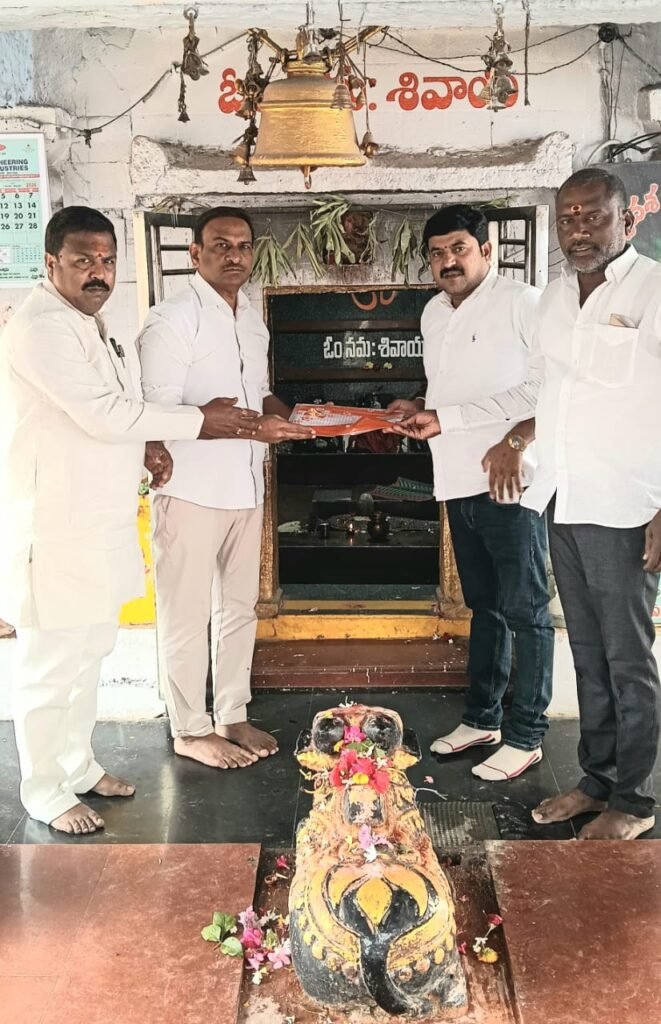 బిజెపి అభ్యర్థుల బీ-ఫామ్ పత్రాలకు పూజలు