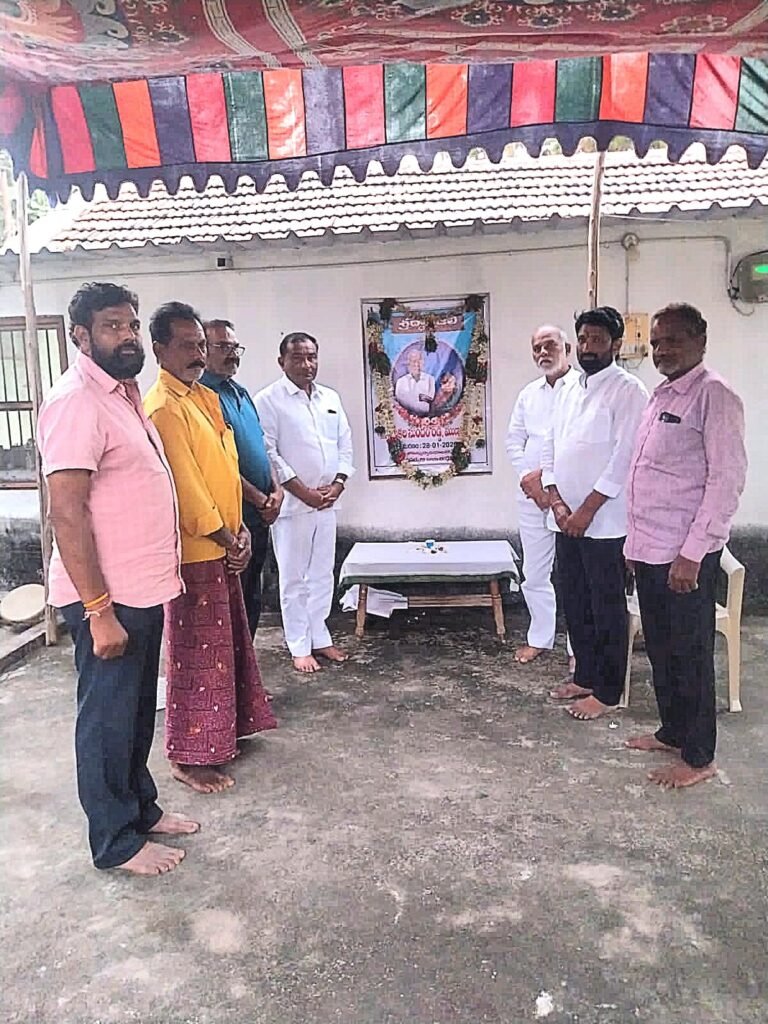 బాధిత కుటుంబాన్ని పరామర్శించిన పెద్దపల్లి మాజీ ఎమ్మెల్యే