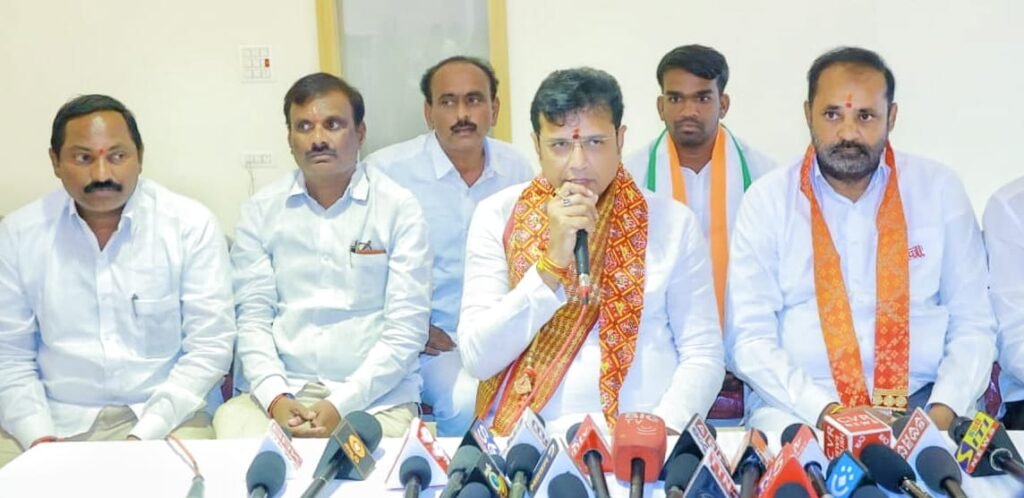 బీఆర్ఎస్ దుర్మార్గ పాలనకు చరమగీతం పాడాలి: